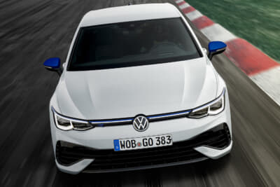 VW「ゴルフ」のような輸入車には車速感応式で自動的にロックされる機能が以前から採用されている