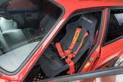レカロSPGを運転席に装備し、シートベルトはスポエボと同じレッドに交換