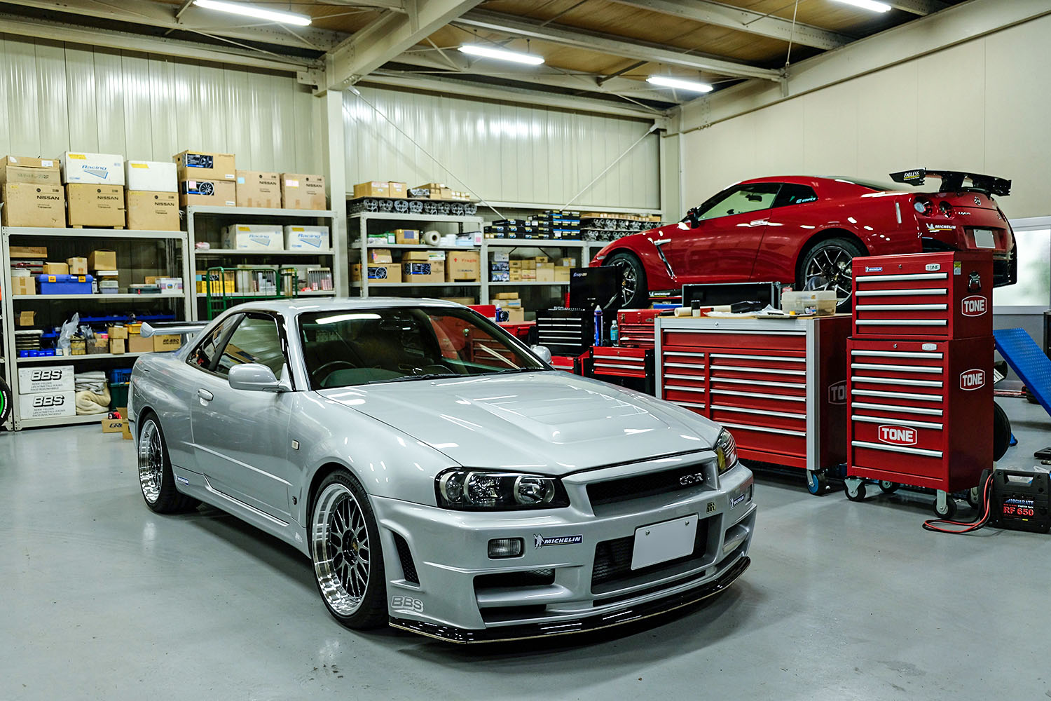 入魂のR34「スカイラインGT-R」は還暦仕様の550馬力！ 首都高の速