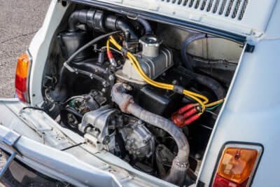 エンジンは1972年以降のフィアット500Rやフィアット126に搭載された594ccのものに換装した上で排気量を650ccに拡大