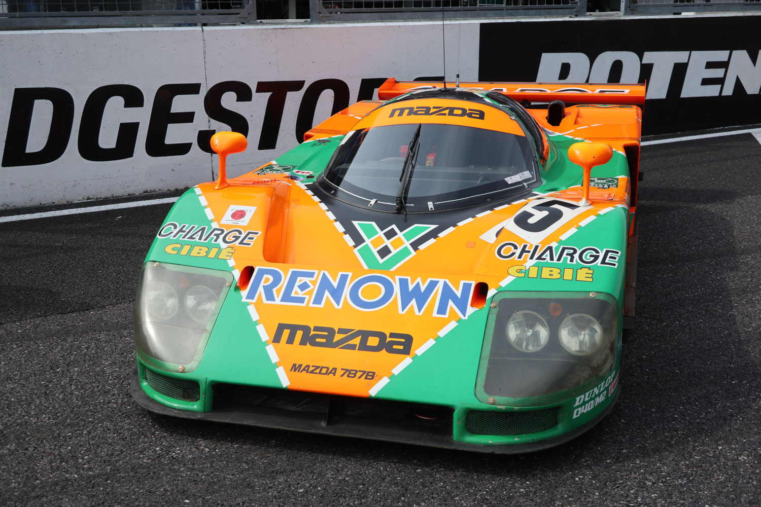 マツダ「787B」など懐かしのレーシングカーが続々登場！「鈴鹿ファン感」で出逢ったジャガーで想いは「ル・マン24時間」に | AUTO MESSE  WEB（オートメッセウェブ） 〜クルマを文化する 〜