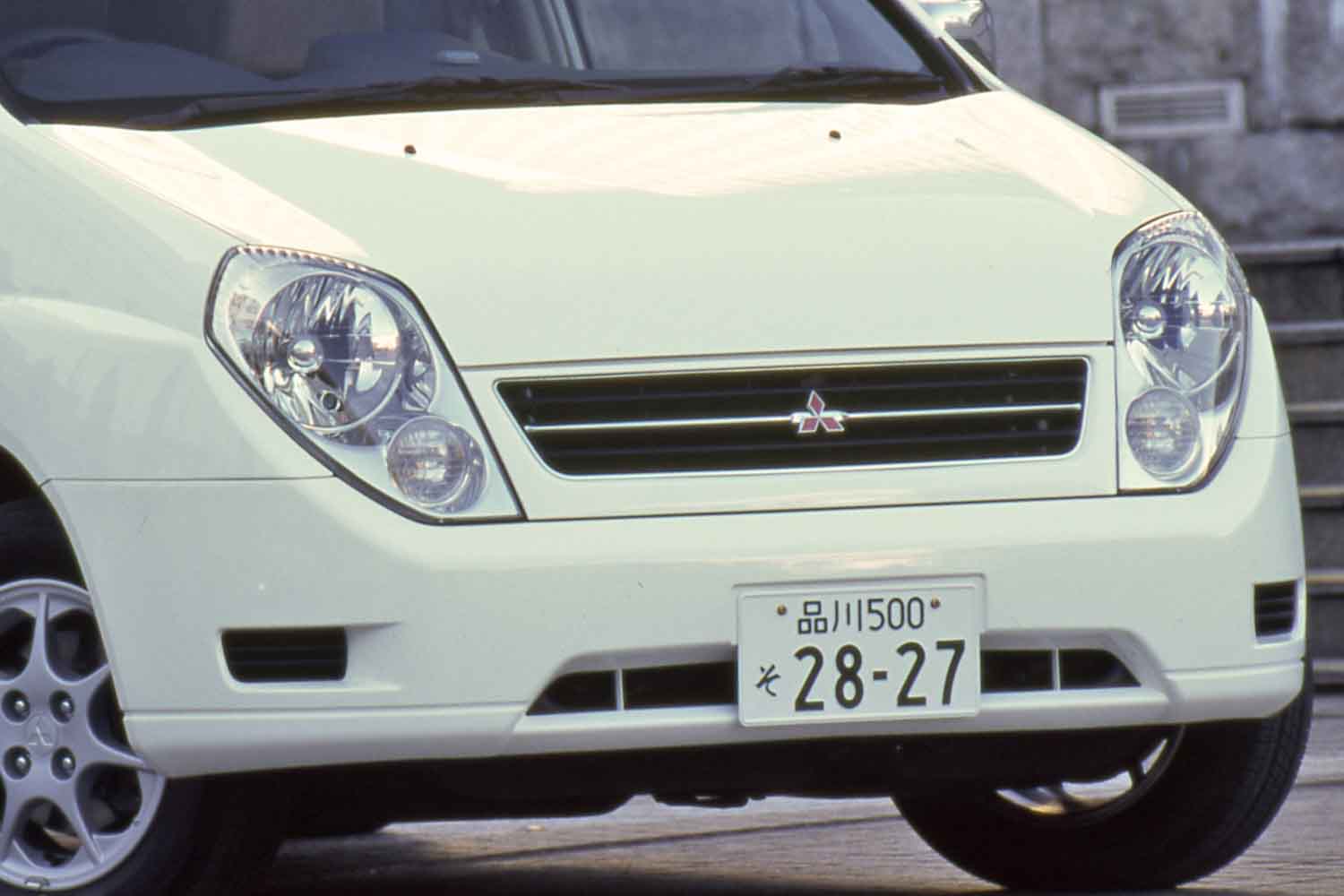 4251　CQ1A　三菱 ミラージュディンゴ 　フロントグリル