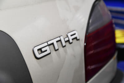 GTI-Rは4代目のパルサーに設定されたホットハッチモデル。230ps を発揮する2.0Lターボエンジンに「ATTESA」フルタイム4WDシステムを備えている