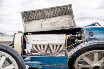 ブガッティ タイプ35：1924年、8気筒1991ccエンジンを搭載した最初のタイプ35は、レース仕様で90psを発揮した