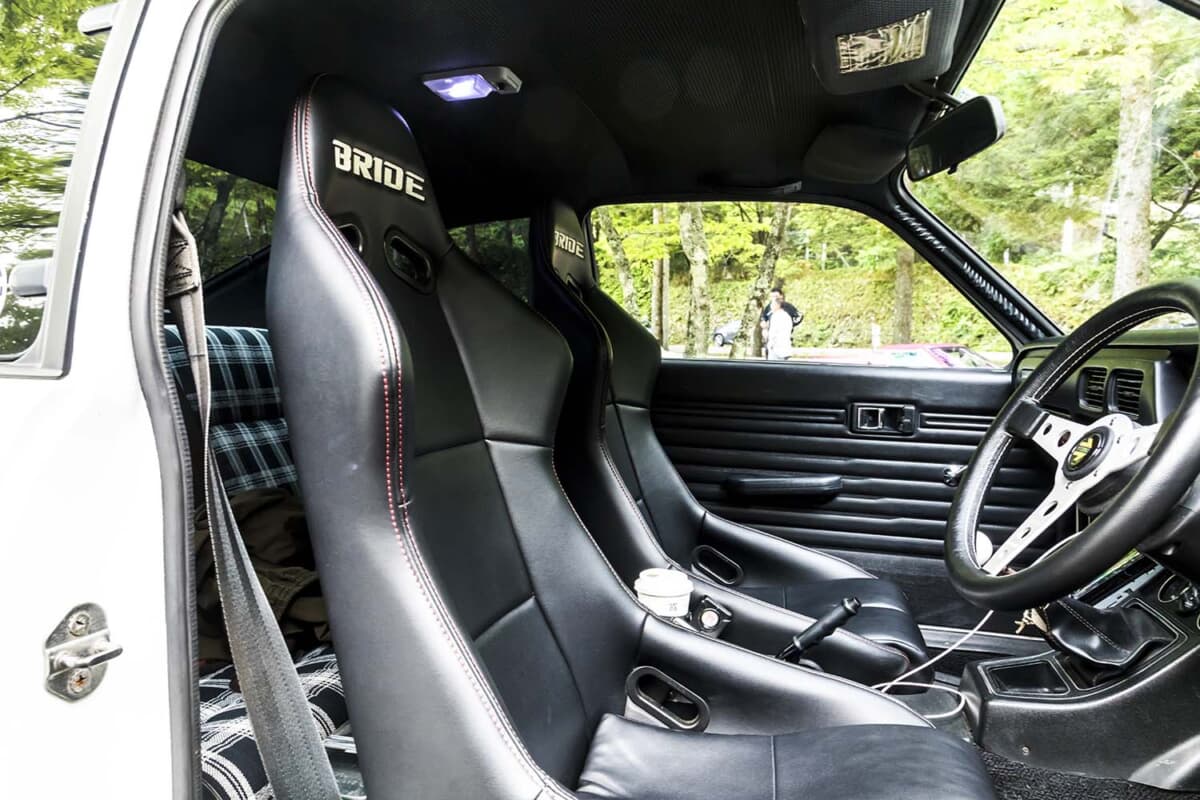 いすゞ ジェミニクーペ：BRIDEのバケットシートを装着