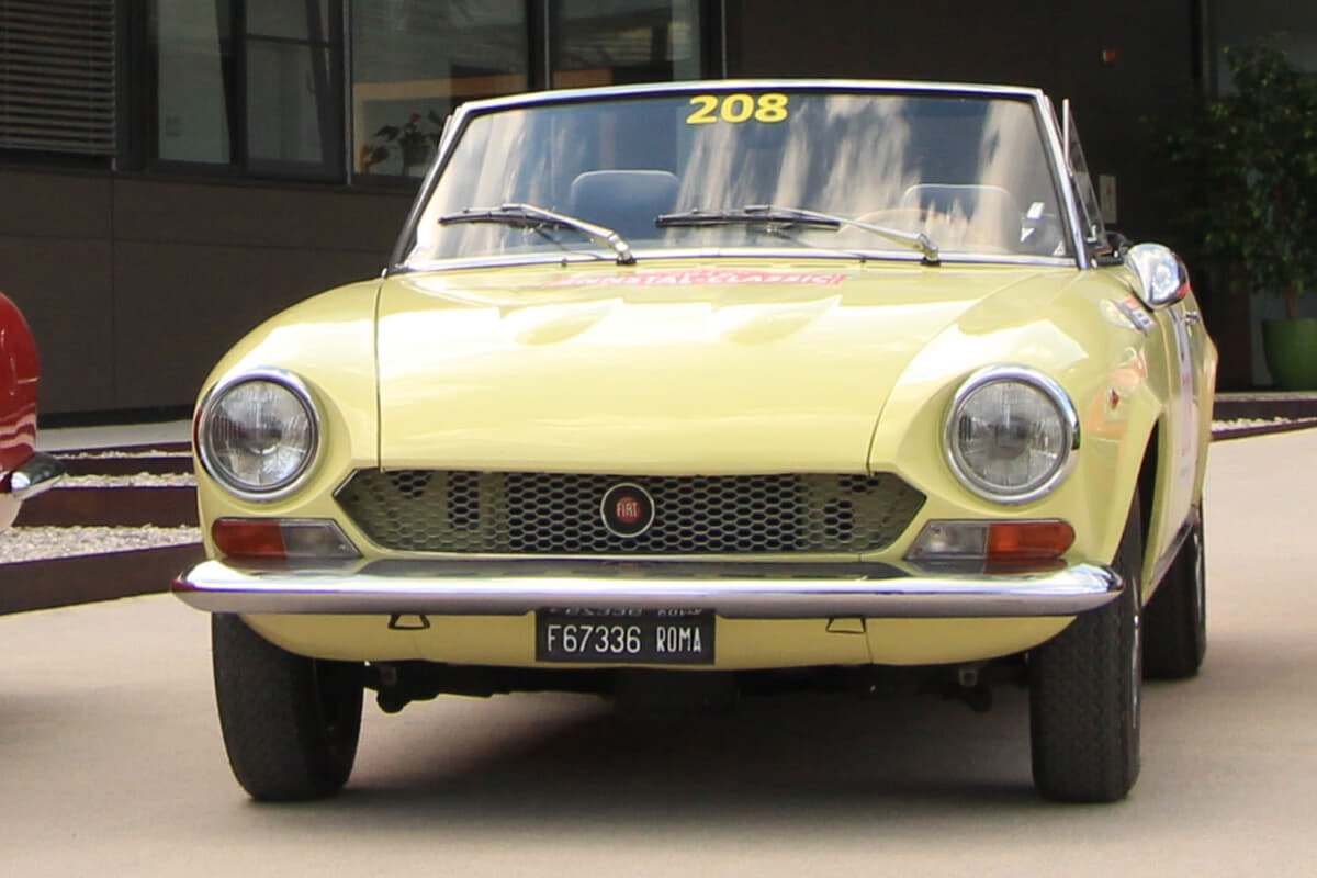 1966年に登場した124スパイダーは、実に20年近くにわたってデザインはそのままに作り続けられた