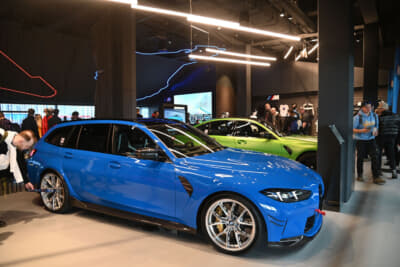 BMW Mのショールームに展示されていたM3ツーリングのMパフォーマンスパーツ装着車